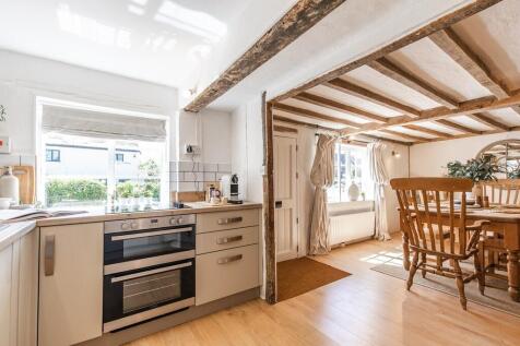 White Cottage Hou...