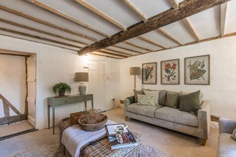White Cottage Hou...