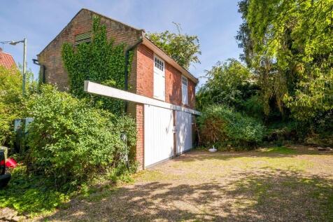 Brook House-59