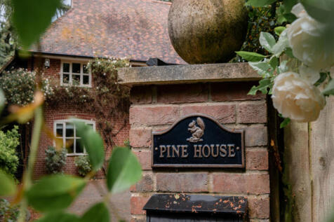 PineHouseCapelStM...