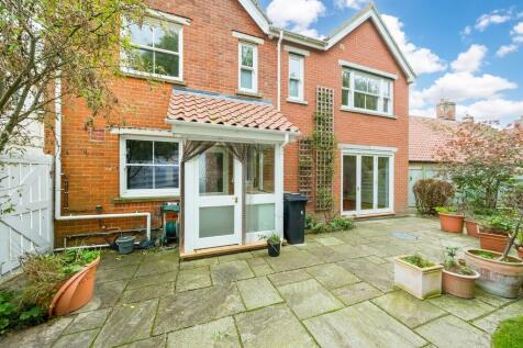 DHMDarwin House-3...