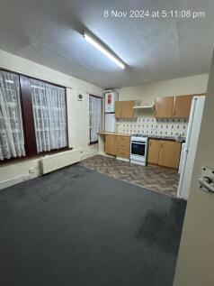 1 bedroom first floor available to let in Kingsto