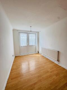 Stunning 3-Bedroom Maisonette for Rent in Dagenha