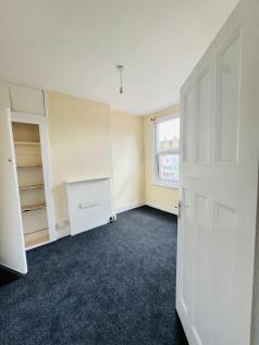 Spacious 3-Bedroom, 2-Reception House for Rent in
