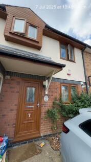 3 Bedroom Spacious house available to let on Lave