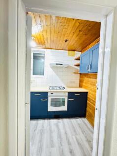 2 Bedroom flat In Wanstead on Nightingale Court, 