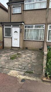 Lovely 3-Bedroom House for Rent on Third Avenue, 