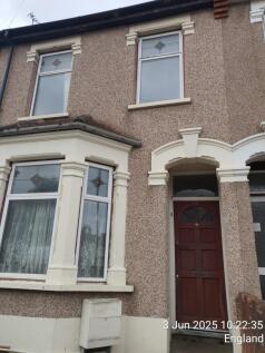 Spacious 3-Bedroom, 2-Reception House for Rent in