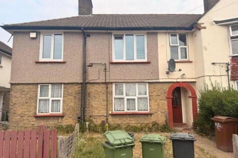 2 Bedroom Maisonette for Rent on Lambourne Road ,