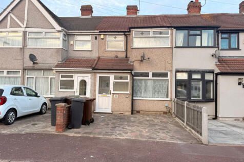 Lovely 3 Bedroom House to Rent on Second Avenue ,