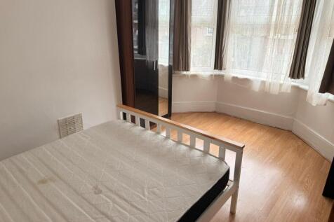 Furnished 2 bed flat to Rent on Charlemont Road, 