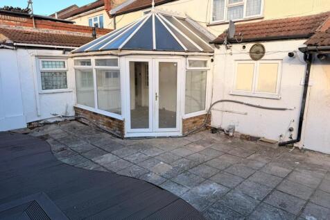 2-Bedroom House for Rent in RM8 1AH