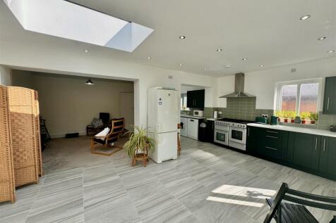 OPEN PLAN LOUNGE/KITCHEN/DINER