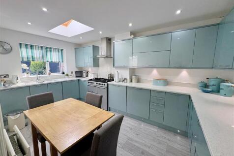 KITCHEN / DINER