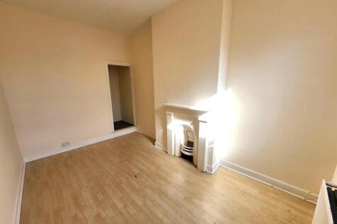 Bedroom 2 Pic 2