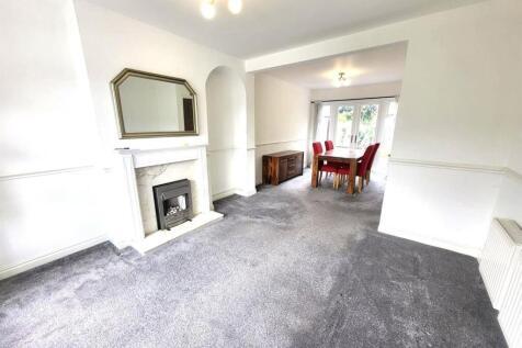 Open plan Living/ Dining Pic 1
