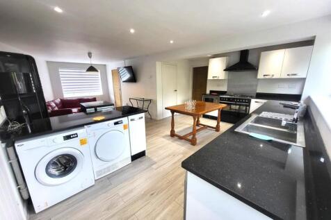Kitchen Pic 1
