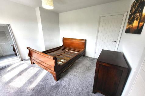 Bedroom 1 Pic 3
