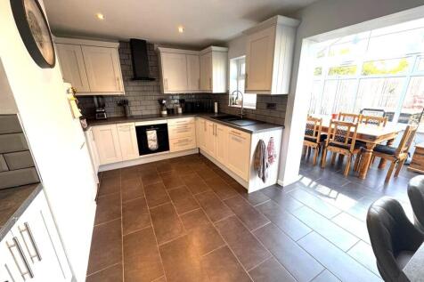 Kitchen Pic 1