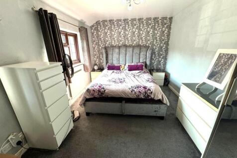 Bedroom 1 Pic 2