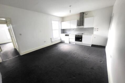 Sitting / Kitchen Area Pic 1