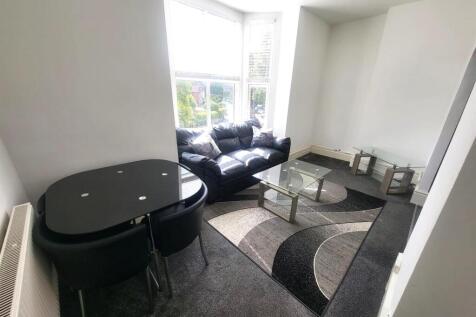 Sitting Room/Dining Area