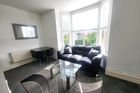Sitting Room/ Dining Area