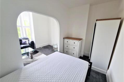 Bedroom Pic 2