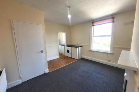 Sitting Room/Dining Area