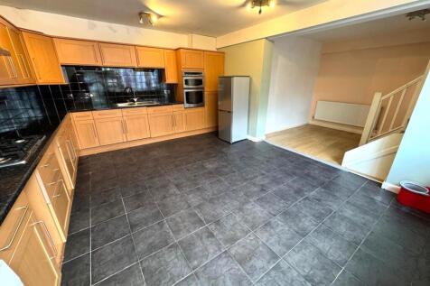 Open Plan Kitchen/Sitting Room Pic 1