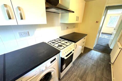 Kitchen 2.jpeg