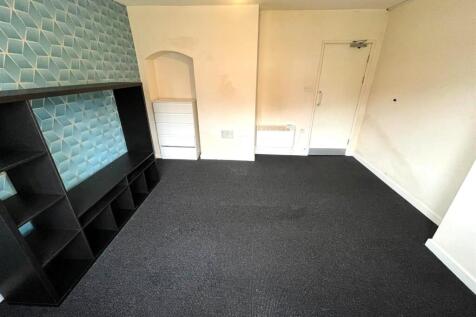 Sitting Area/ Bedroom Pic 3