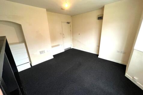 Sitting Area/ Bedroom Pic 4