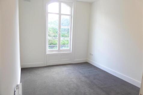 Open Plan Sitting Room Area Pic 3