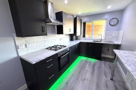 Kitchen 2.jpeg