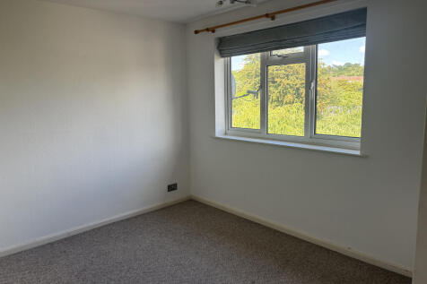 Rear Bedroom2