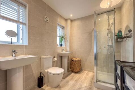 Bedroom 2 Ensuite