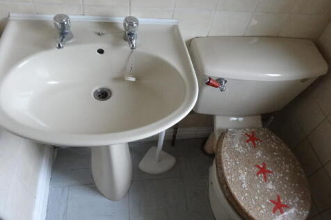 Bathroom (1).JPG