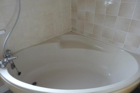 Bathroom (2).JPG