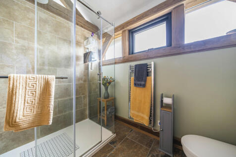 Bed 1 En Suite
