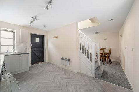Kitchen&gt;lounge