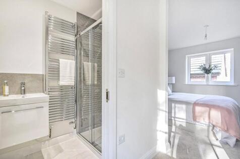 Ensuite/Dressing Rm