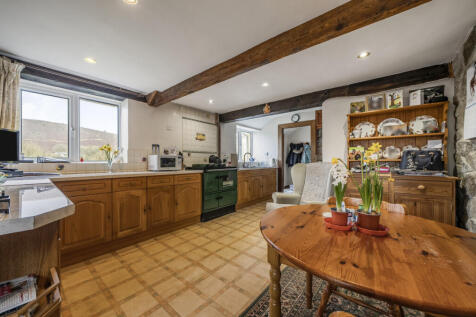 Kitchen / Dining