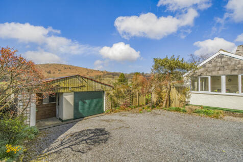 Garage/Driveway