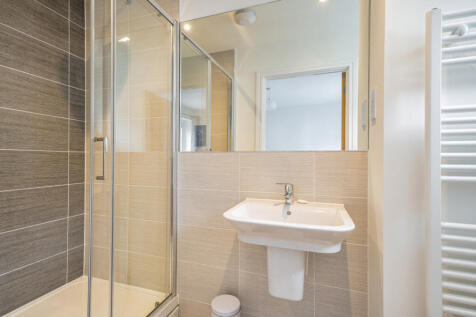 Downstairs En Suite