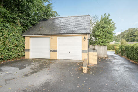 Garage (Right Side)