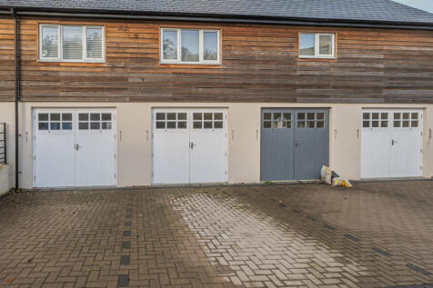 Garage / Driveway
