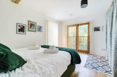 1332899-7-688c8c1...