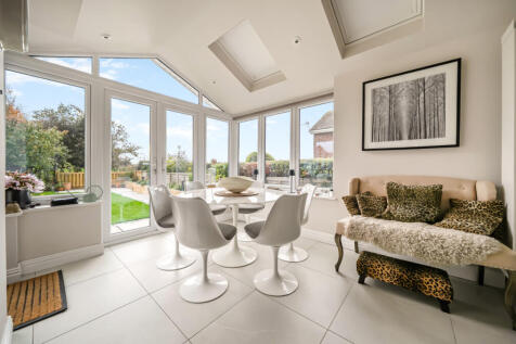 1374592-12-690ccb...