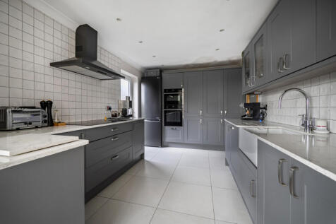 1374592-28-690ccb...